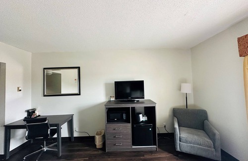 Point Edward Hotel | Quality Inn Sarnia