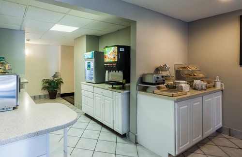 Solomons Hotel | Quality Inn Solomons - Beacon Marina