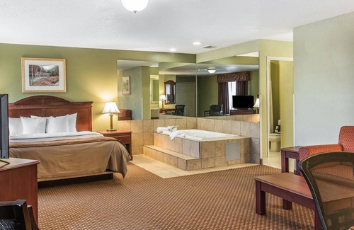 Ann Arbor Hotel | Quality Inn & Suites Ann Arbor Hwy 23