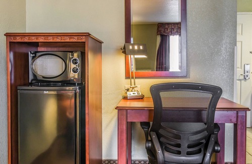 Ann Arbor Hotel | Quality Inn & Suites Ann Arbor Hwy 23