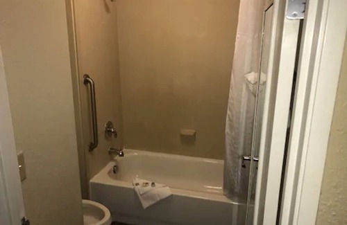 Ann Arbor Hotel | Quality Inn & Suites Ann Arbor Hwy 23