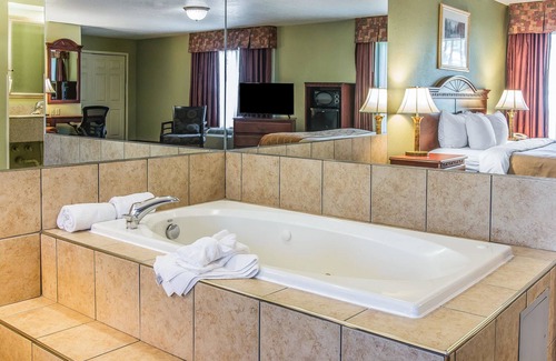 Ann Arbor Hotel | Quality Inn & Suites Ann Arbor Hwy 23