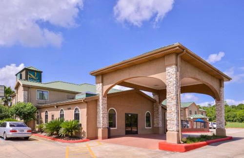 Beaumont Hotel | Quality Inn & Suites Beaumont