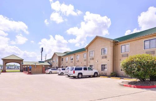 Beaumont Hotel | Quality Inn & Suites Beaumont