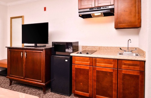 Beaumont Hotel | Quality Inn & Suites Beaumont