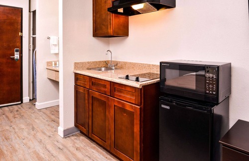 Beaumont Hotel | Quality Inn & Suites Beaumont