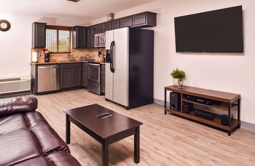 Beaumont Hotel | Quality Inn & Suites Beaumont