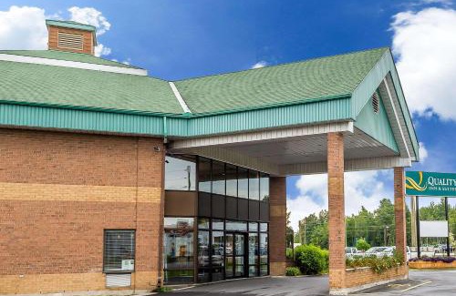 Hawkesbury Hotel | Quality Inn & Suites