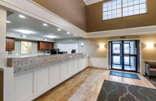Lovington Hotel | Quality Inn & Suites Des Moines - Merle Hay Road