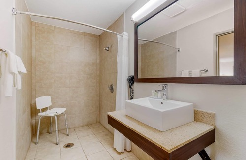 Wetmore Hotel | Quality Inn & Suites I-10 near Fiesta Texas