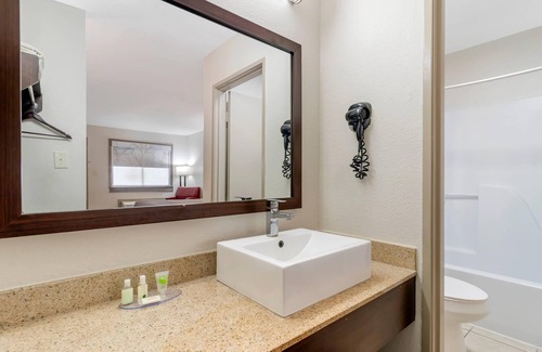 Wetmore Hotel | Quality Inn & Suites I-10 near Fiesta Texas