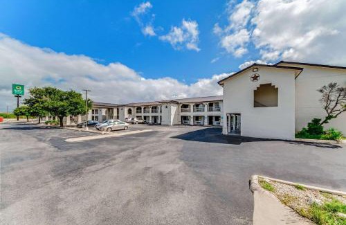 Junction Hotel | Quality Inn & Suites Junction