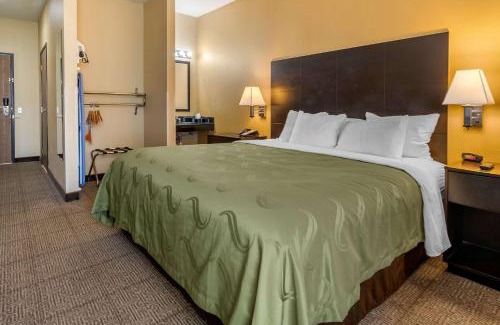 Lenexa Hotel | Quality Inn & Suites Lenexa Kansas City