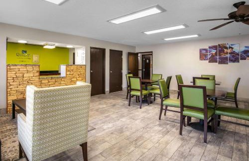 Metropolis Hotel | Quality Inn & Suites Metropolis I-24