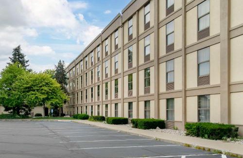 Monroe Hotel | Quality Inn & Suites Monroe