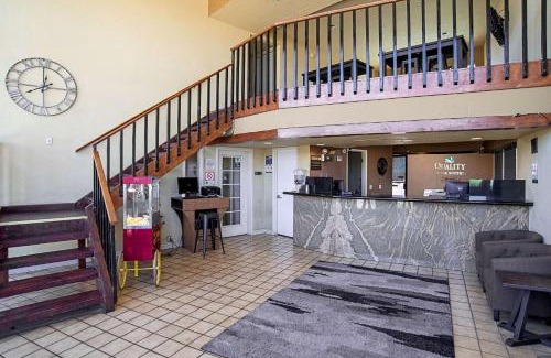 Youngtown Hotel | Quality Inn & Suites Phoenix NW - Sun City