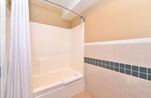 South End Hotel | Quality Inn & Suites Tacoma - Seattle