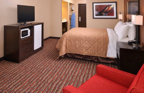 South End Hotel | Quality Inn & Suites Tacoma - Seattle