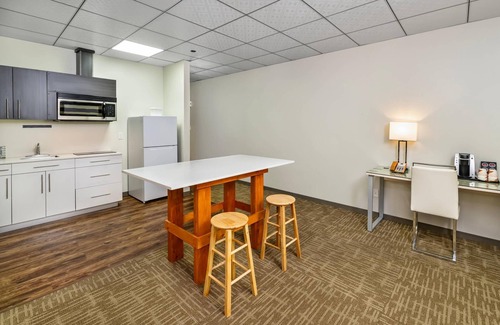 Terrace Hotel | Quality Inn Sunshine Suites
