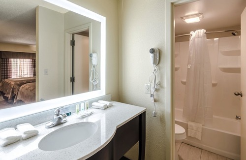 Roanoke Hotel | Quality Inn Tanglewood
