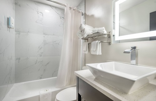 Greenbrier West Hotel | Quality Inn