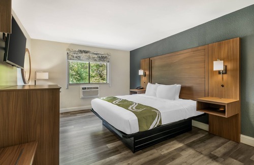 Greenbrier West Hotel | Quality Inn