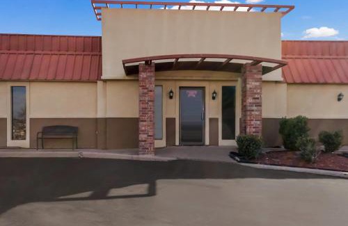Chickasha Hotel | Quality Inn