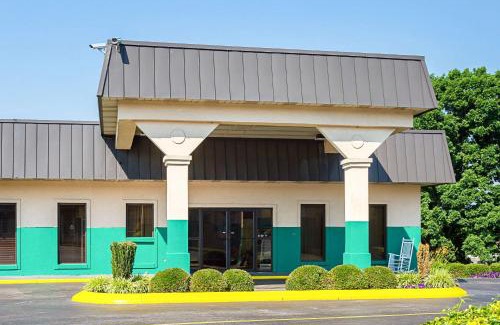 Hurricane Mills Hotel | Quality Inn
