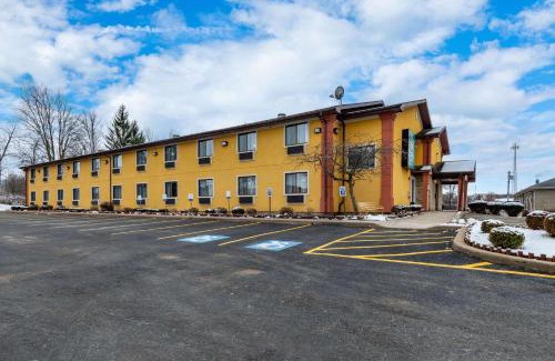 Oneida Hotel | Quality Inn