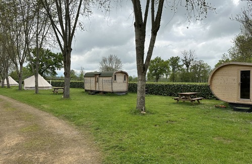 Savigny-sur-Grosne RV Rental | Quality nature campsite and restaurant with family cuisine in Burgundy