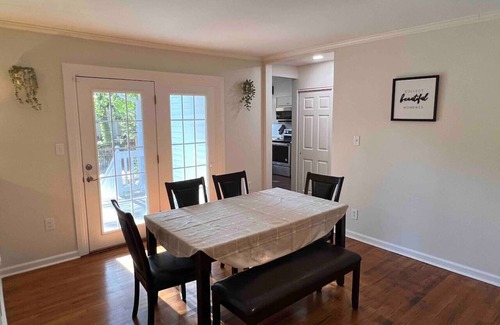 Beaufort House | Quality Stay and Location. Pets are allowed
