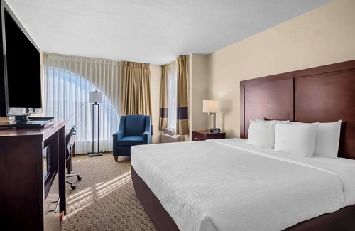 Las Colinas Hotel | Quality Suites Irving-Las Colinas