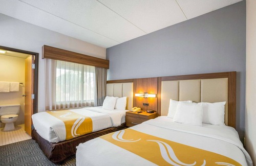 Lansing Hotel | Quality Suites Lansing West