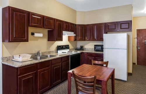 Midland Hotel | Quality Suites Midland North Loop 250