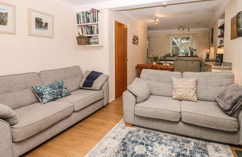 Flushing Cottage | QUARRY COTTAGE, pet friendly, character holiday cottage in Flushing