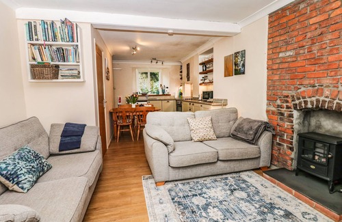 Flushing Cottage | QUARRY COTTAGE, pet friendly, character holiday cottage in Flushing