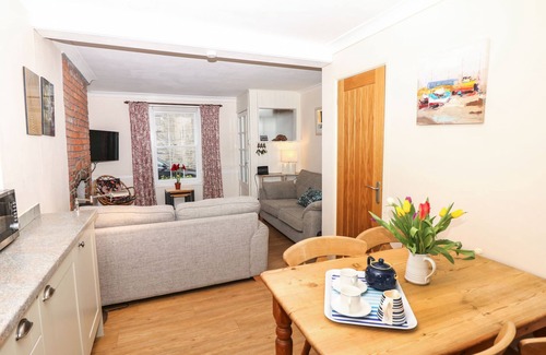 Flushing Cottage | QUARRY COTTAGE, pet friendly, character holiday cottage in Flushing