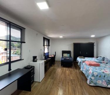 Ouro Preto House | Quarto Grande Com Banheiro Privativo em OP