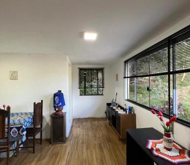 Ouro Preto House | Quarto Grande Com Banheiro Privativo em OP