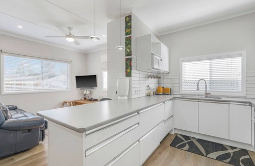 North Haven House | Quartzy's Place - Cozy Cottage in the heart of North Haven