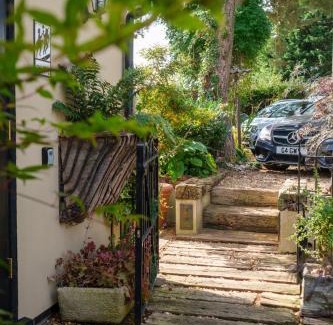 Thetford Apartment | Quavers Rest - quintessential little home & hot tub available !