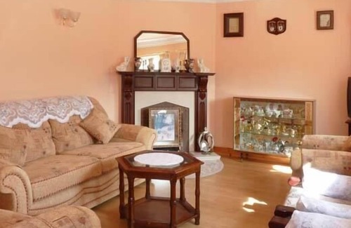 Dungloe House | QUAY ROAD COTTAGE, family friendly in Dungloe, County Donegal