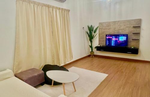 Jenjarom House | Quayside Cove Homestay - Corner House, Shah Alam Rimbayu Netflix Syok TV BBQ