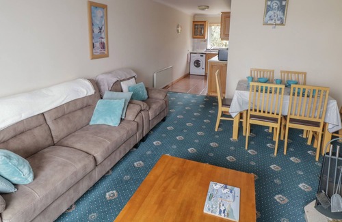 Roundstone Cottage | QUAYSIDE HOUSE, family friendly in Roundstone, County Galway