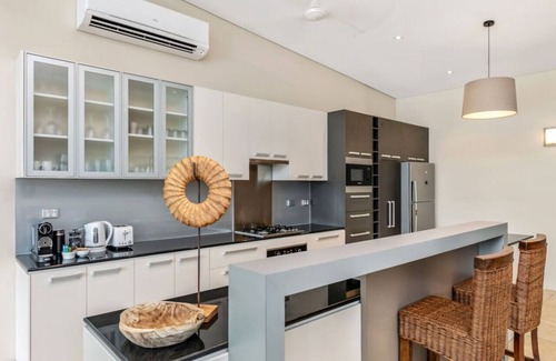 Bayview House | Quayside Paradise: Pool - Kayak - Marina Deck