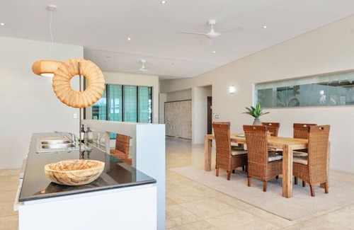 Bayview House | Quayside Paradise: Pool - Kayak - Marina Deck