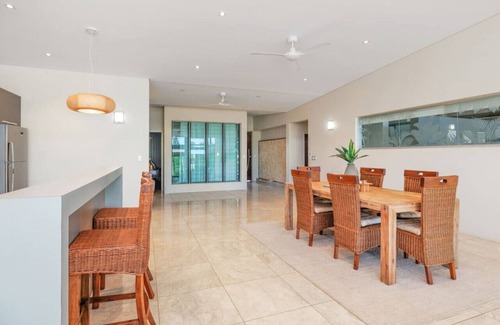 Bayview House | Quayside Paradise: Pool - Kayak - Marina Deck