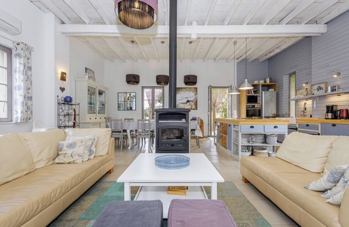 Leobard Villa | Queduchique