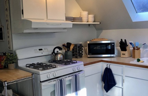 West Queen Anne Apartment | Queen Anne Farmhouse - Upper Unit
