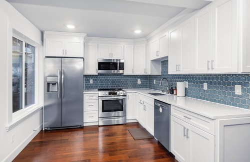 North Queen Anne House | Queen Anne Home w/Water Views 5bd, 3500sqft, & Large Deck! Plus two balconies!